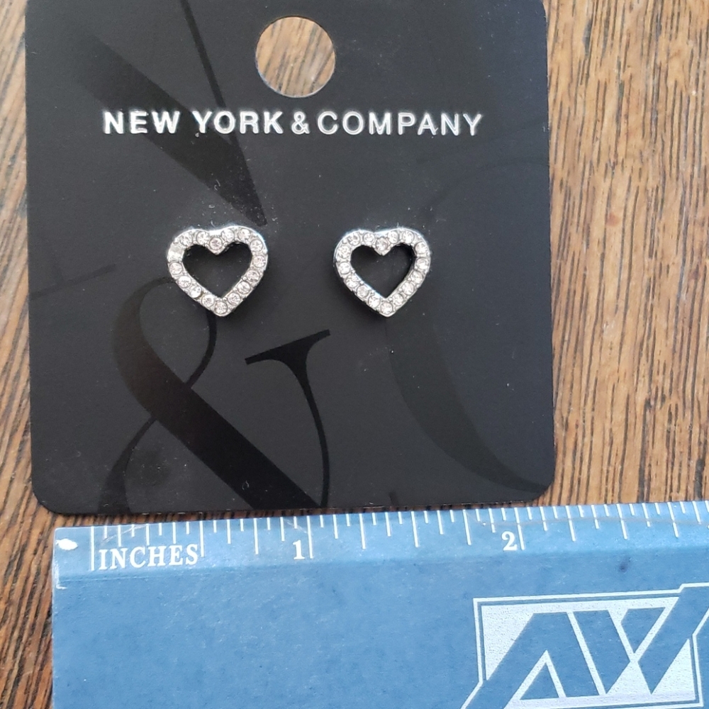 NWT  heart earings